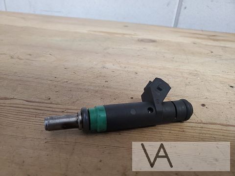 BMW 5 serie 545 550 v8 en 6 645 benzine injector 7525721 €25