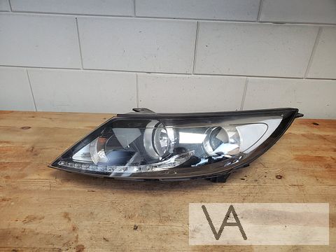 Kia Sportage 2010 - 2016 koplamp links met led strip €250