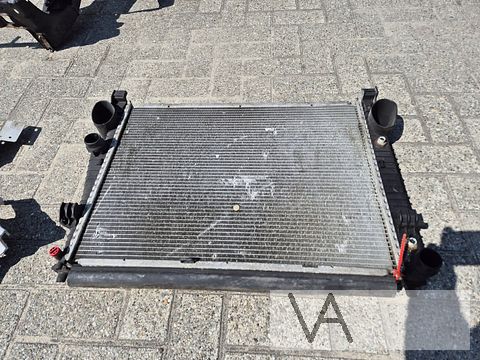 Mercedes SL R230 2001 - 2009 radiateur a2305000303 €50
