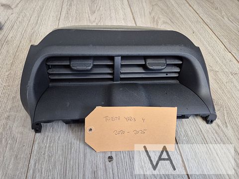Toyota Yaris 4 2020 - 2025 luchtrooster midden dashboard €30