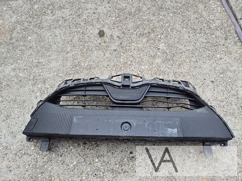 Toyota Yaris 4 2020 -2025 grille in voorbumper kleine schade