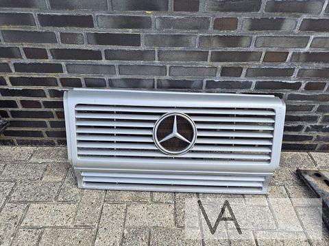 Mercedes G klasse w463 1989 -1997 grille met logo 4638880015