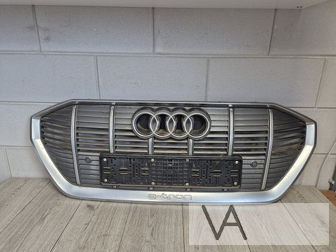 Audi E-tron 2018 - 2023 grille in voorbumper met pdc camera