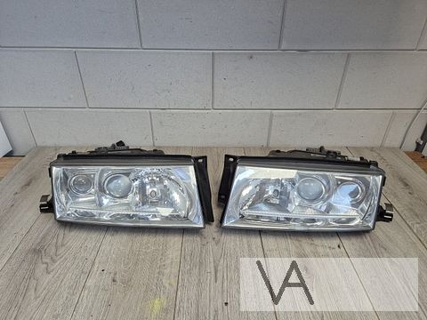 Skoda Octavia 1997 - 2005 koplamp links rechts XENON €100/st