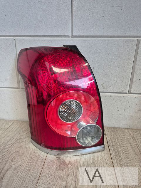 Toyota Avensis station 2003 - 2009 achterlicht links €100