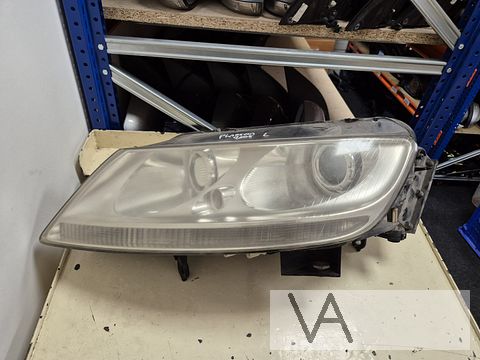 VW Volkswagen Phaeton 2002 - 2009 koplamp XENON links €150