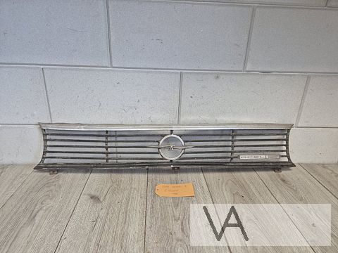 Opel Rekord B 1965 - 1967 grille origineel 6 cilinder logo