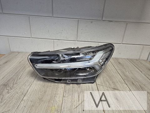 Volvo XC40 2016 - 2022 koplamp links LED met module 31655988