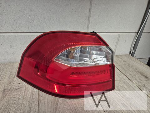 Kia Rio 2011 - 2017 achterlicht links €100 MODEL MET LED