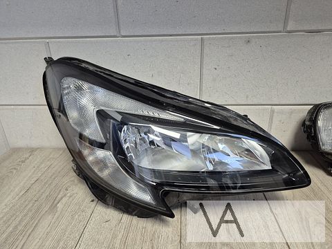 Opel Corsa E 2014 - 2020 koplamp rechts 13381336 €150