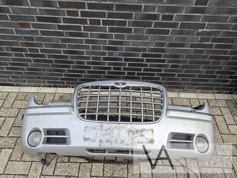 Chrysler 300c 2004 - 2010 voorbumper met grille zilver €300