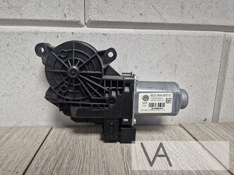 Skoda Fabia / VW Polo raammotor links voor 6q2959802G €75