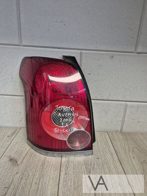 Toyota Avensis station 2003 - 2009 achterlicht links €100