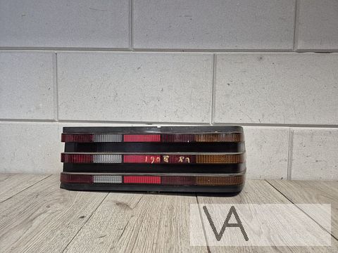 Mercedes 190 W201 achterlicht rechts startec rood €100