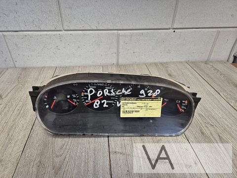 Porsche 928 1977 - 1995 tellerklok cockpit 92864110331 €500