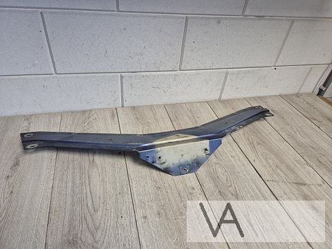 Maserati Quattroporte 2004 - 2012 voorfront balk boven €50