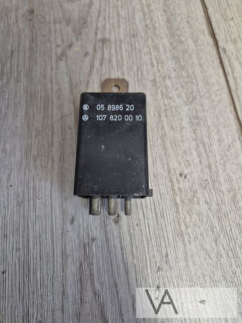 Mercedes  W123 W126 W107  relais achterruit verwarming €30