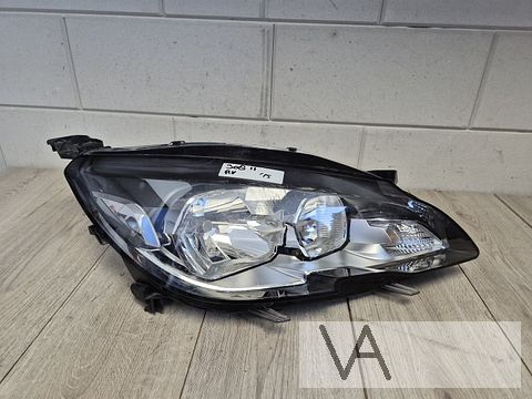 Peugeot 308 2013 - 2017 koplamp rechts 9677522980 €100