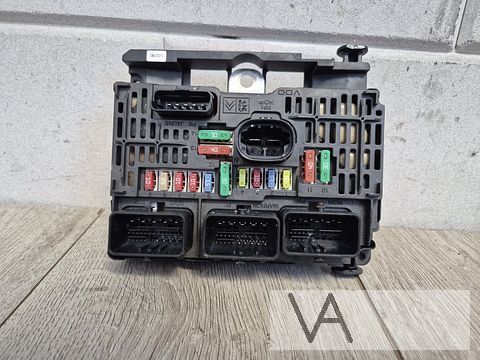 Zekeringkast BSM onder motorkap Peugeot 407 6500cg 2004-2010