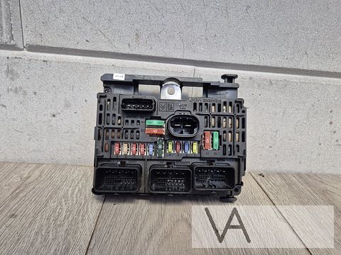 Zekeringkast BSM onder motorkap Peugeot 407 6500cg 2004-2010