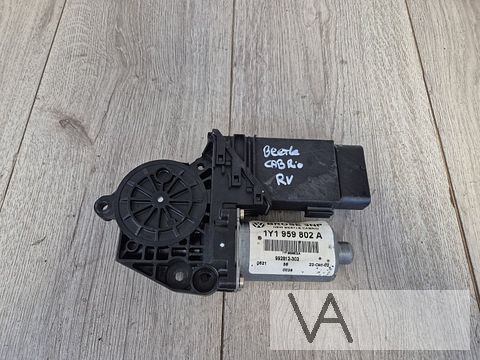 Raammotor rechts voor van Volkswagen New beetle Cabrio €150