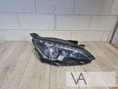 Koplamp rechts LED van Peugeot 308 2013 - 2020 9677832380
