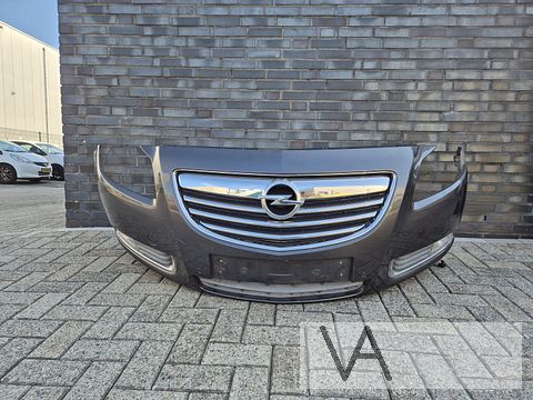 Voorbumper Opel Insignia 2008 - 2013 met PDC en grille €250