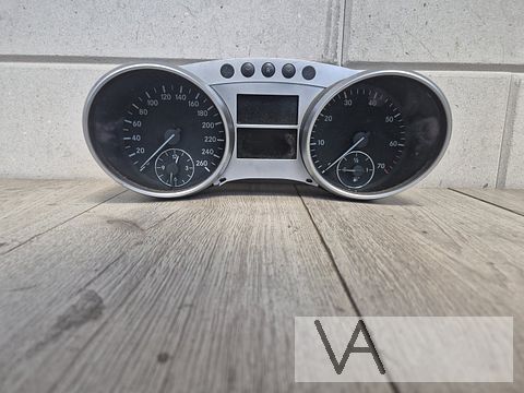 Cockpit tellerklok van Mercedes ML W164 benzine a2515407047