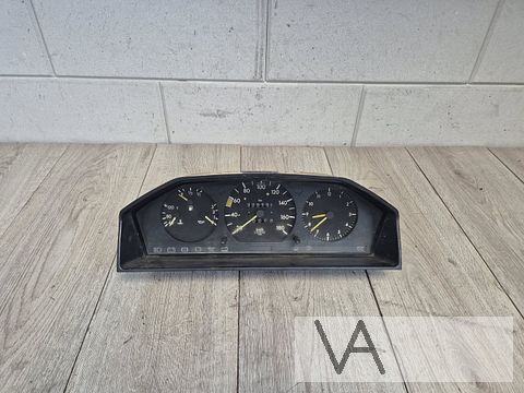 Cockpit tellerbak van Mercedes W124 DIESEL 1245426006 €100