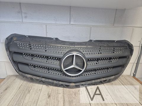 Grille van Mercedes Sprinter W906 FACELIFT a9068880523 €75