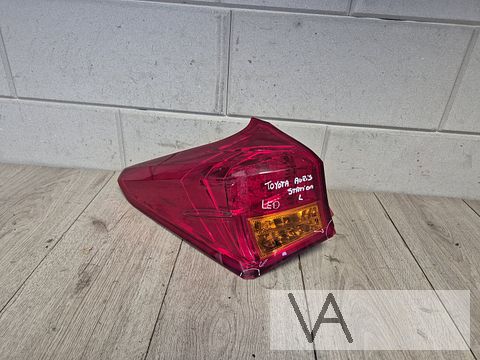 Achterlicht links van Toyota Auris station LED 2012 - 2016