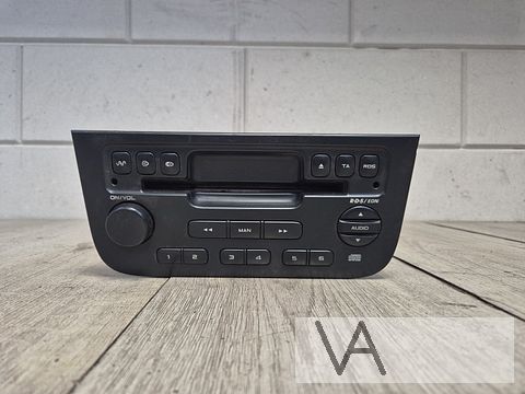 Radio cd speler van Peugeot 406 ORIGINEEL clarion pu-2184a