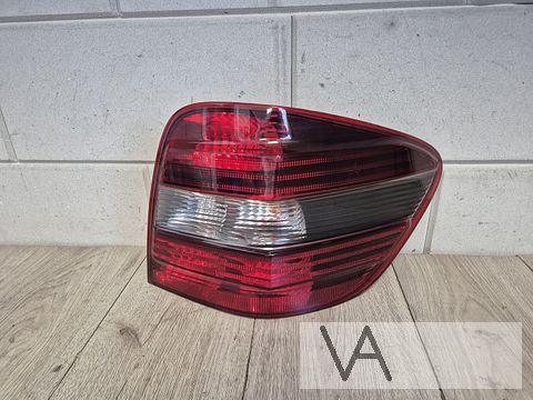 Achterlicht rechts van Mercedes ML W164 schadevrij €75