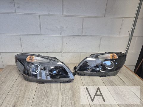 Koplamp set van Skoda Fabia 2010 - 2014 zwart met lens €250