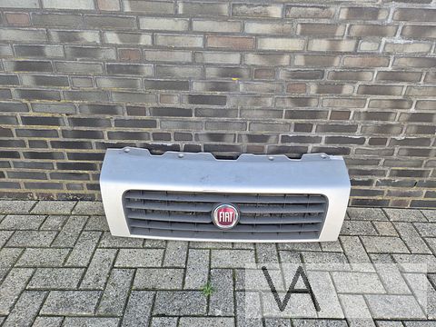 Grille van Fiat Ducato 2006 - 2014 nette staat facelift logo