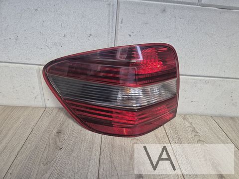 Achterlicht links van Mercedes ML W164 2005 tot 2009 smoke