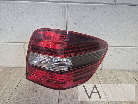 Achterlicht rechts van Mercedes ML W164 2005 tot 2009 smoke