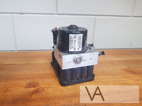 Ford Focus 2 en C-max 2007 - 2010 abs pomp 8m512c405aa €30
