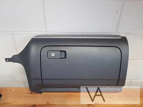 VW Golf 6 2008 - 2012 dashboardkastje kast nette staat €30