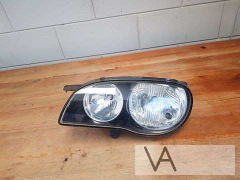 Toyota Corolla 1999 - 2002 koplamp links KOITO schadevrij