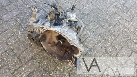 Versnellingsbak Peugeot 406 en 607 2.2 benzine 20LM20 €100