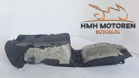 KTM 990 Super Duke onderkuip achterbasis accubak 61108019000
