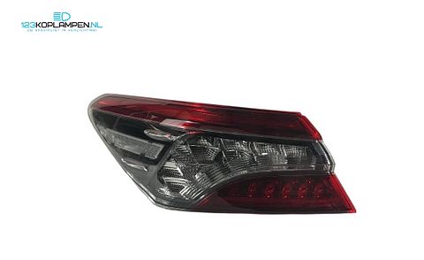 Toyota Camry Sedan achterlicht links LED