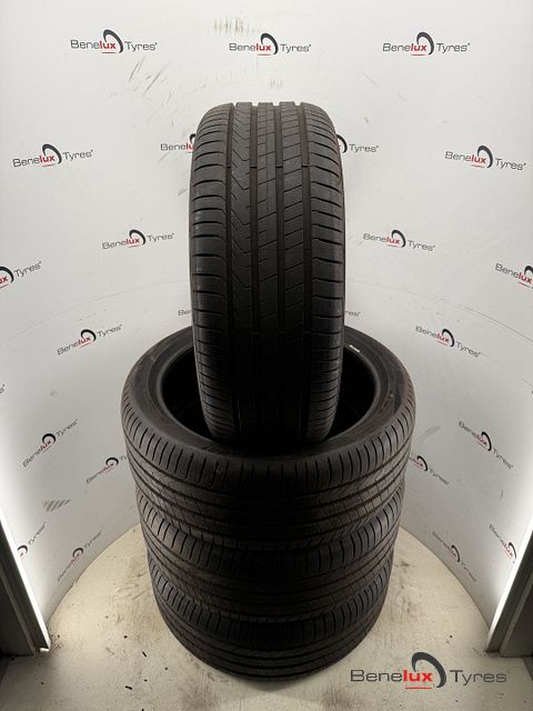 demo 255/40R21 102V Pirelli 255/40 R21 255/40/21 2554021