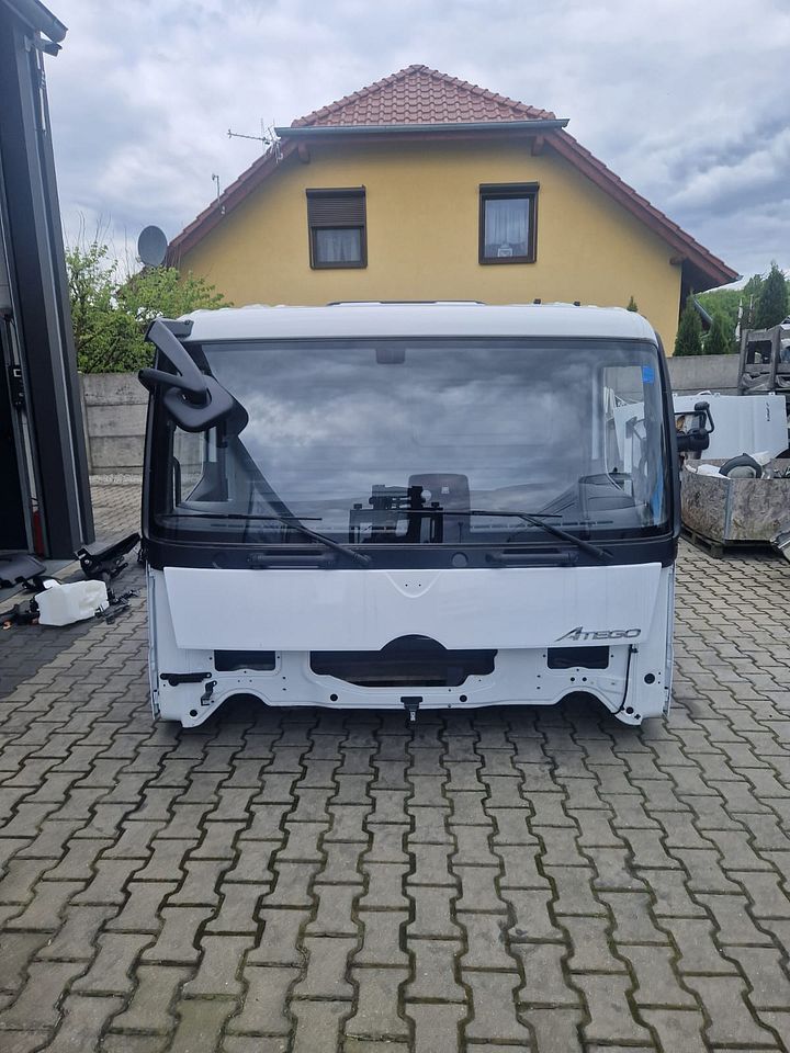 MB ATEGO CABINE EURO 6 TUNEL VOOR 6 CYL.MOTOR WITHOUT SEAT 000074