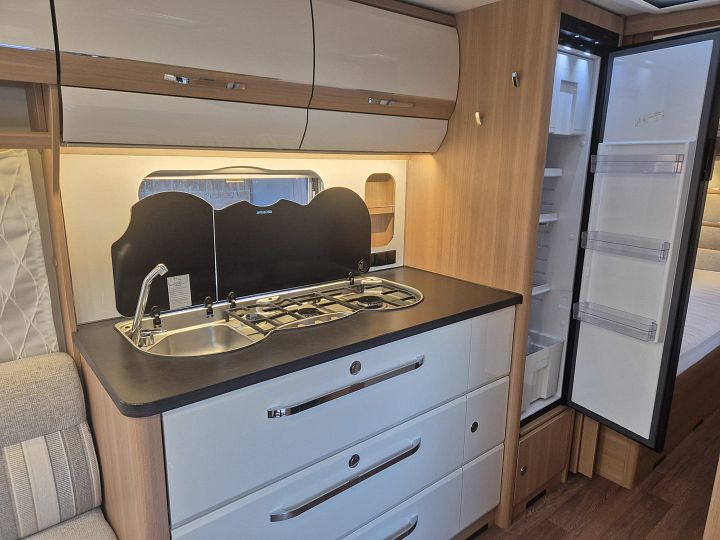 LMC Musica 560E Luifel Mover Vloerverw. 1e Eigen. verzwaarde as – Foto 11