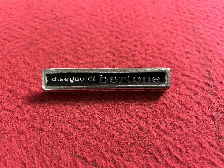 Alfa Romeo (1969-1977) ”disegno di bertone” embleem