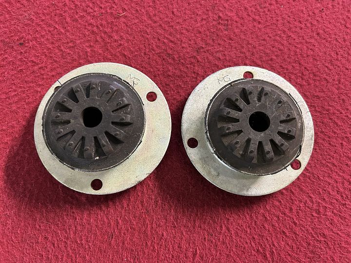 Alfa Romeo 164 bovenste veerpootlager