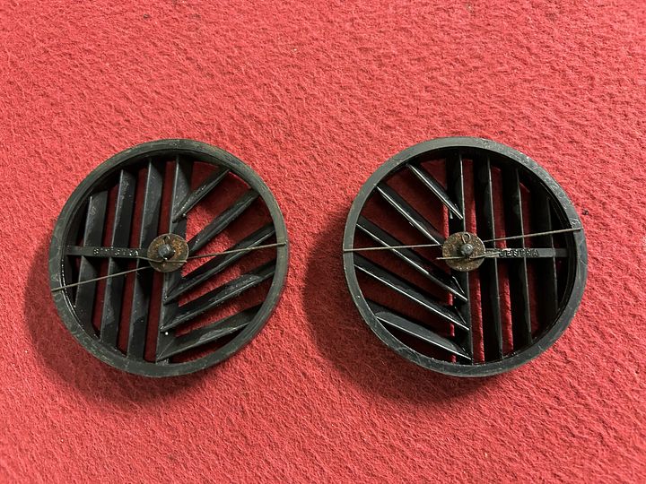 Alfa Romeo 1750 dashboard bovenste ventilatieroosters – Foto 2