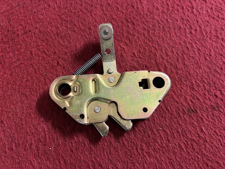 Alfa Romeo 75 / SZ / RZ kofferdekselslot